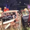 Automobilom uleteo u dvorište porodične kuće: Teška saobraćajna nesreća u Kragujevcu: Vozilo potpuno uništeno (foto)