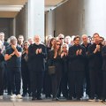 Više od 16.000 ljudi odalo počast Đorđu Armaniju: U Milanu redovi ispred Armani Teatra