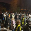 Protest i ispred DIF-a: Studenti pitaju dekana kako je glasao na sednici Senata o Jeleni Kleut