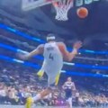 Ukrao loptu i krenuo da zakuca, a onda smo videli jednu od najjezivijih povreda u NBA