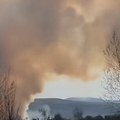 (Video) Nadvio se ogroman oblak dima! Požar kod Beočina, evo šta gori