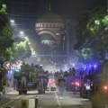 UŽIVO Policija naredila građanima da uđu u kafiće, na Slaviji zatekla studente kako rasklapaju binu: Uhapšeno 20 osoba FOTO…