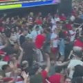 VIDEO Pijani i isfrustrirani Turci napravili haos zbog poraza: Bacali sve što su mogli da dohvate, hteli da se biju i ležeći