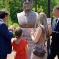 Ministar Gašić otkrio bistu Dragiju Nestoroviću u Kruševcu