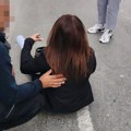 (Foto) BMW-om oborio ženu i nije se ni osvrnuo! Zaobišao kolonu vozila koja je stala da propusti pešake, pa se još sramno…
