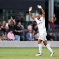 Iguain poručio sudiji da je „fudbal muška igra“ pa dobio otkaz