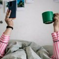 Šta se dešava u mozgu kada odmah po buđenju uzmete telefon: Navika koju imamo svi, a drastično podiže stres