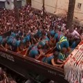 Tuča paradajzima: Festival "La Tomatina" ofarbao španski grad u crveno /video/