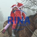 Najmlađi Deda Mraz na svetu je dečak iz Srbije: Miloš ima samo šest godina ali je na svom konju deoneo paketiće drugarima…