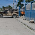 Nova drama na Haitiju: Naoružani pripadnici bandi upali i u glavnu luku premijer ne može da se vrati u zemlju