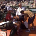 (Video) Đokoviću ne ide, povređen i u žestokoj svađi sa supervizorom: "Pitate ljude koji ne igraju tenis, zar oni znaju…