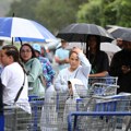 Panika na floridi: Stiže novi uragan, stanovnici prave zalihe i obezbeđuju kuće (foto)