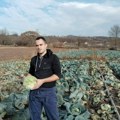 Hit dostava u Čačku Mladi povrtar Uroš kupus kupcima dovozi na kućni prag (foto)
