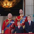 Britanija slavi rođendan kralja: Čarls odao počast žrtvama avionske nesreće u Indiji na vojnoj paradi u Londonu