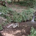 Skandal u Kamenici: Komšija pregradio Kamenicku reku, selo bez kapi vode