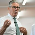 "Nećemo tolerisati napade": Starmer: Građani mogu mirno da protestuju, ali napadi na policiju nisu dozvoljeni