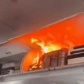 (Video) Drama na nebu, požar bukti u avionu! Stravični prizori iz letelice u vazduhu: Vatra gori, uplašeni putnici vrište
