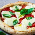 AU! Poznati lanac picerija gasi 68 restorana: Ugroženo čak 1.200 radnih mesta