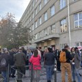 „Puno mi je srce zbog Novopazaraca“: Đaci Pete gimnazije i građani dočekuju studente