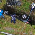 Ekskluzivni snimci izvlačenja automobila iz kanala kod Ovčar Banje: Pronađena dva tela, vozilo zaglavljeno u betonskom propustu…