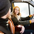 U autu nikada ne bi trebalo da nosite zimsku jaknu: Opasne su čak i pri vožnji od 16 km/h