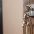 Evo zašto ne treba ostavljati ključ u bravi tokom noći: Srbi često to rade, a može izazvati probleme