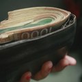 Oko 30 odsto radnika u Srbiji zaradilo više od proseka