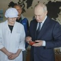 Путин јео кавијар на спорним острвима, стигао му оштар одговор јапанске премијерке