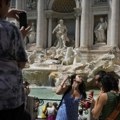 „Kerberov toplotni talas“ – turisti u Italiji kolabiraju zbog vrućina (VIDEO)