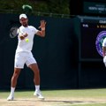 Novak Đoković povređen pred finale Vimbldona?! Na zagrevanje izašao "izlepljen" - taj problem ga već mučio! (foto)