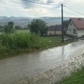 "Sastavilo se nebo sa zemljom!" u Čačku tutnjio grad, ulice poplavljene i tu nije kraj nevoljama (Foto)