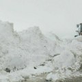 Proglašena vanredna situacija u Sjenici: Sneg pada gotovo 24 sata bez prestanka, ova saobraćajnica je kritična tačka