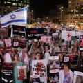 Израел: демонстранти захтевају хитан договор о таоцима, обратила се Хилари Клинтон