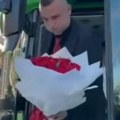 (Video) Došao na maturu traktorom: Učenik napravio haos na slavlju u Brčkom