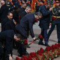Svetski lideri u Aleksandrovskoj bašti: Vučić sa Ficom položio cveće na Grob neznanog junaka VIDEO