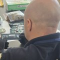 Carinici videli sumnjive pošiljke, a zanemeli! Ono što su zatekli u njima nakon što su ih otvorili i dalje se prepričava…