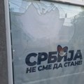 Razbijeno staklo na prostorijama SNS-a u Kragujevcu, policija privela muškarca u alkoholisanom stanju