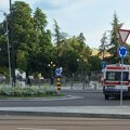 (Foto) Oborena devojka na Trgu Nikole Pašića: Saobraćajna nezgoda u centru Beograda, ljudi odmah pritrčali da joj pomognu