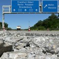 Putevi pucaju, more prodire u kopno! "Tihi ubica" odneo više od 1.300 života: Nestvarni prizori Evrope koja grca u paklenim…