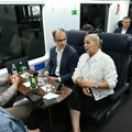 Sastanak premijera Macuta sa predstavnicima Srbijavoza u vozu Soko na putu do Subotice