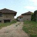 U ovom selu u Srbiji niko ne živi, a ima stotine kuća: Tek iza kamenih vrata krije se prava tajna
