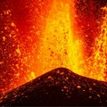 Vulkani dižu pepeo do 15 kilometara: Erupcije paralisale avio-saobraćaj u Indoneziji, 150.000 putnika ostalo zaglavljeno
