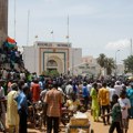 "Dole Francuska": Puč u Nigeru srušio Makronove snove o novoj eri odnosa sa Afrikom