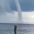 Najviši stepen upozorenja za omiljeno letovalište Srba Tornado, orkanski vetrovi i džinovski talasi pogodiće Grčku