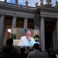 Papa Franja rekao vernicima da ima upalu pluća