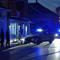 Policijski džip zaboden u banderu u centru Leskovca – VIDEO