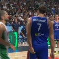 (VIDEO) Problem? Trenutak kada se Bogdan uhvatio za zadnju ložu