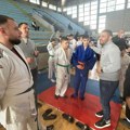 Gledam u vas i vidim buduće pobednike! Olimpijski šampion Davor Štefanek na Malom sajmu sporta u Vranju