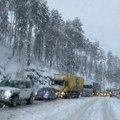 Saobraćajni kolaps na Zlatiboru zbog velikog broja turista: Kolone su nepregledne, sve službe angažovane!