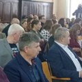 Zbog uvreda gradonačelnika i SNS odbornika opozicija napustila sednicu – Okidač bila parola: Studenti pobeđuju!